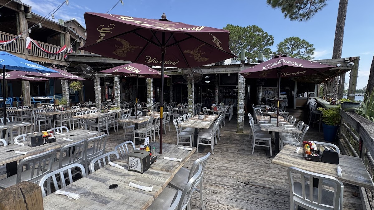Hammerhead's Bar & Grille