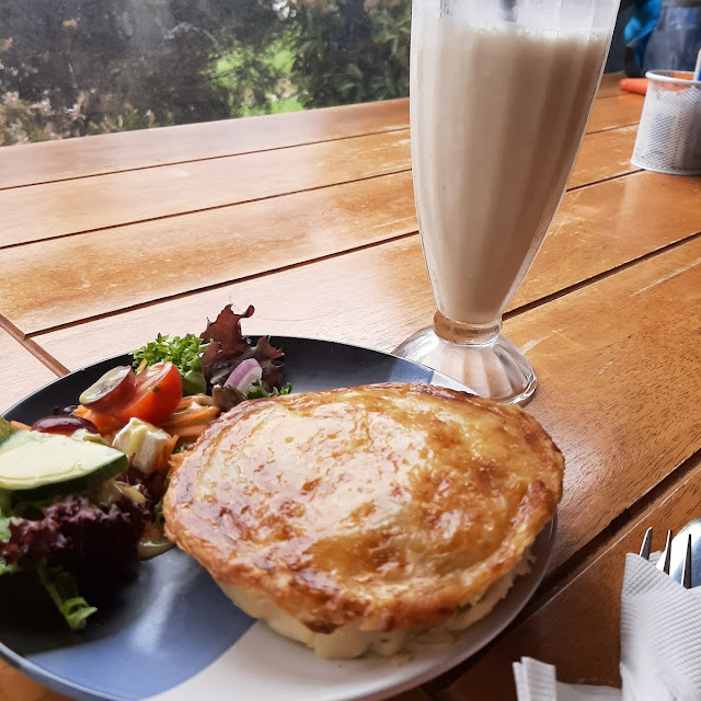 Chicken and Broccoli Pie