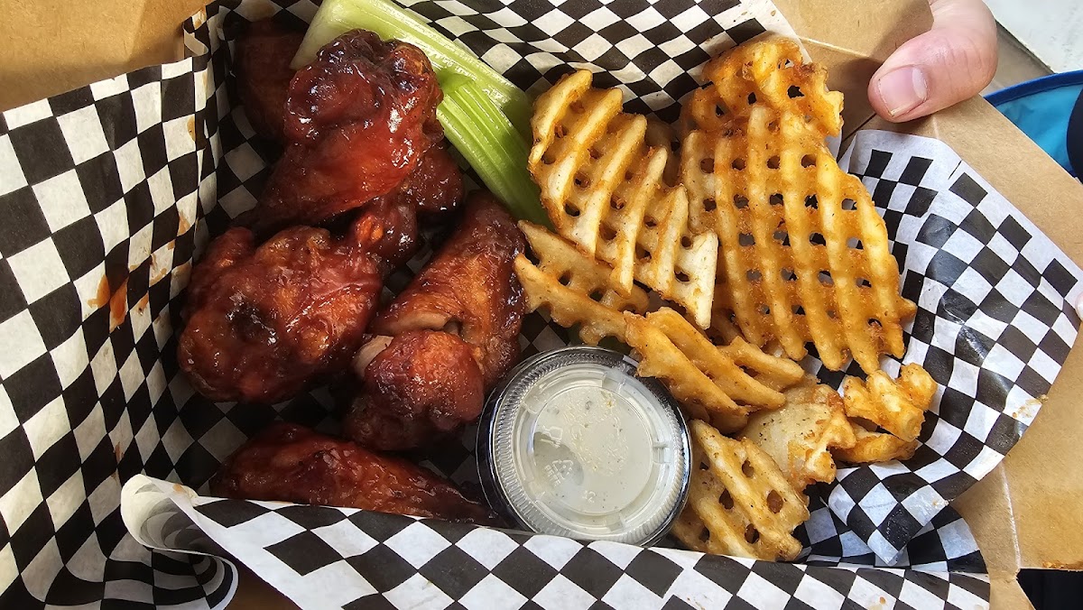 Big Sexy's Chicken Wangs and Thangs