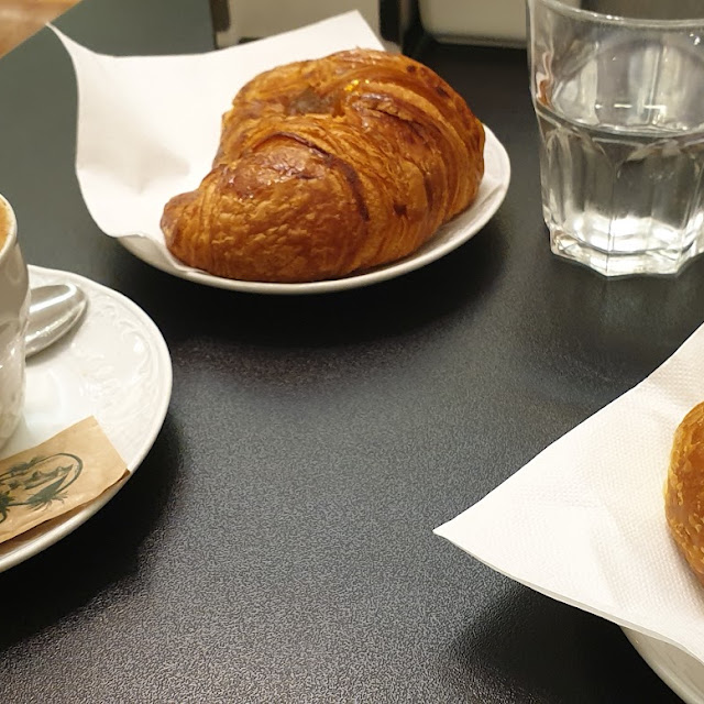 Cappucino E Brioche Alla Crema