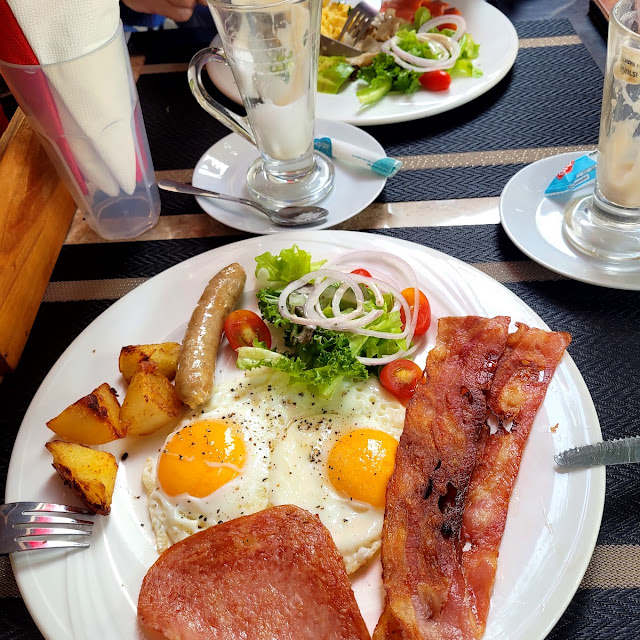 American Breakfast