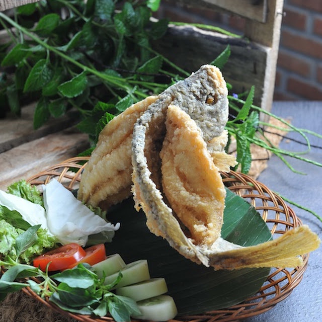 Gurami Goreng Terbang