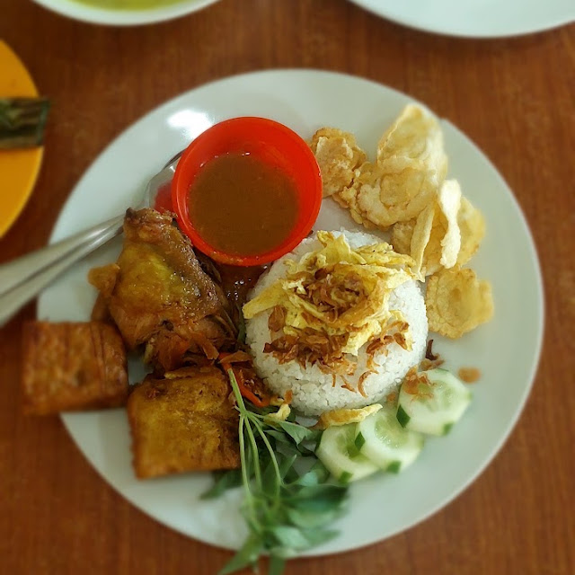 Nasi Uduk Telur Dadar