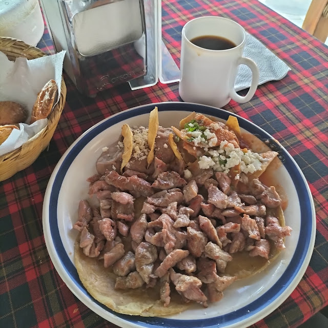 Arrachera Con Frijoles Refritos Y Totopos