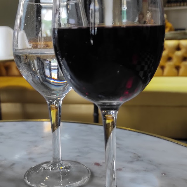 Copas de Vino Tinto Y Agua