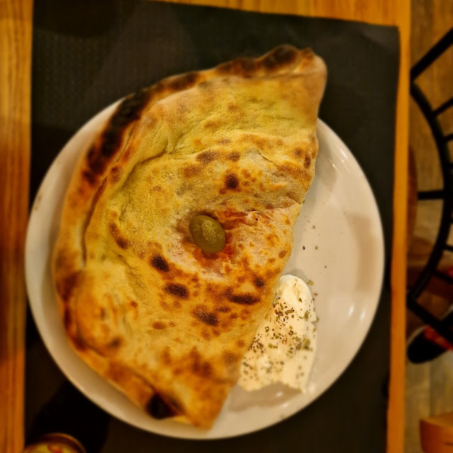 Pizza Calzone Regular