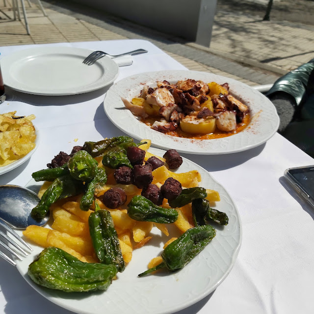 Chistorra Patatas Fritas Y Pimientos