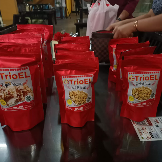 Peyek Kacang Merk Trioel