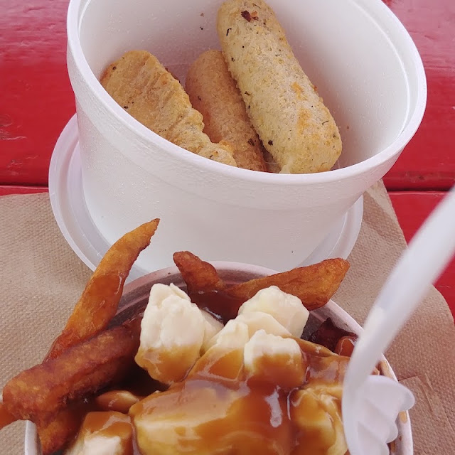 Mini Poutine Et Bâtonnets de Fromage
