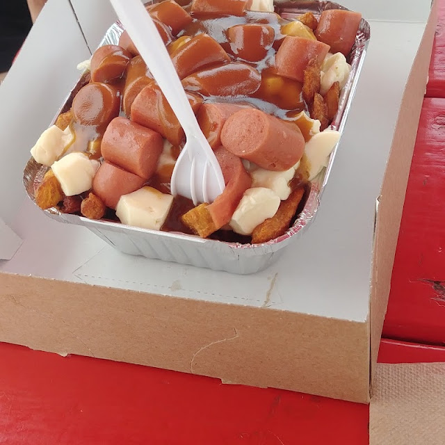 Moyenne Poutine Aux Saucisses