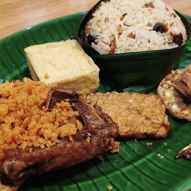 Nasi Tutug Oncom Ayam Kompit