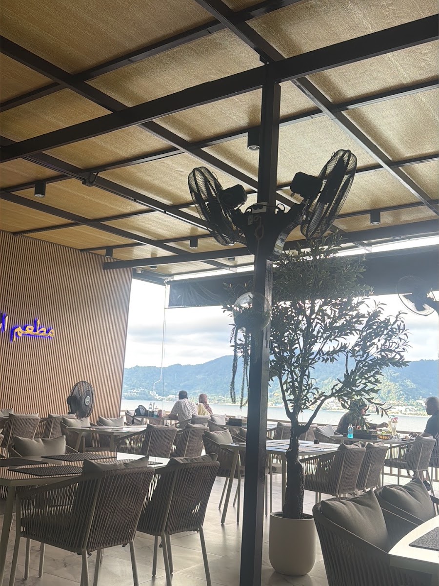 The Ocean Restaurant مطعم المحيط