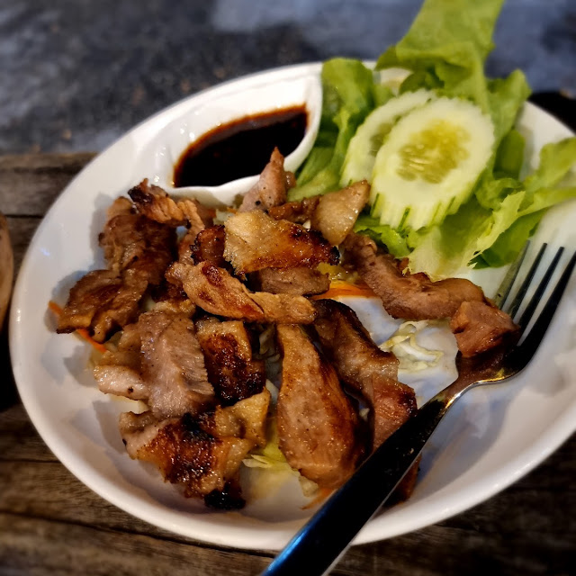 Spicy Grilled Pork Neck Salad