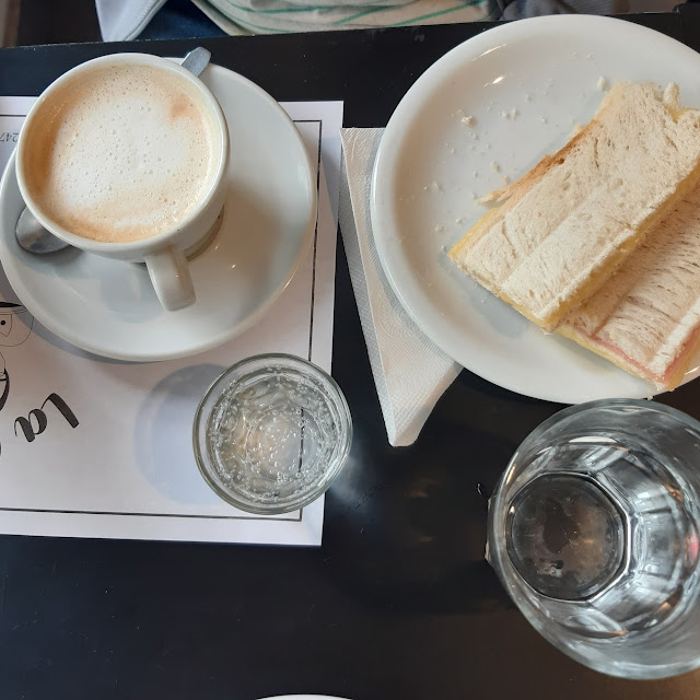 Café Con Leche Y Tostado