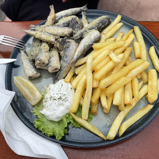 Sardellen Frittiert Mit Pommes