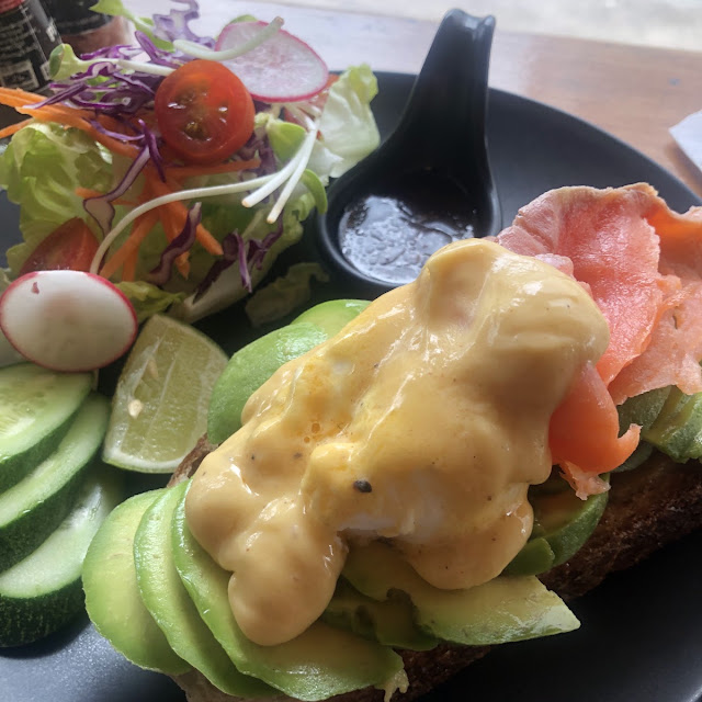 Egg Benedict with Smoke Salmon and Avocado