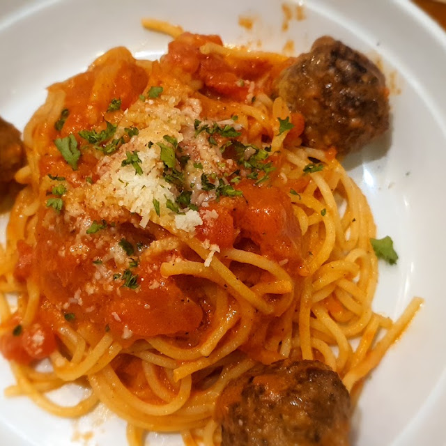 Pasta Pomodoro with Meatballs