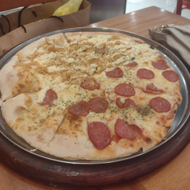Metade Frango Com Catupiry Metade Calabresa