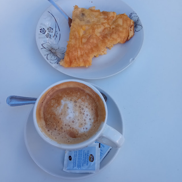 Café Con Leche Y Tapa