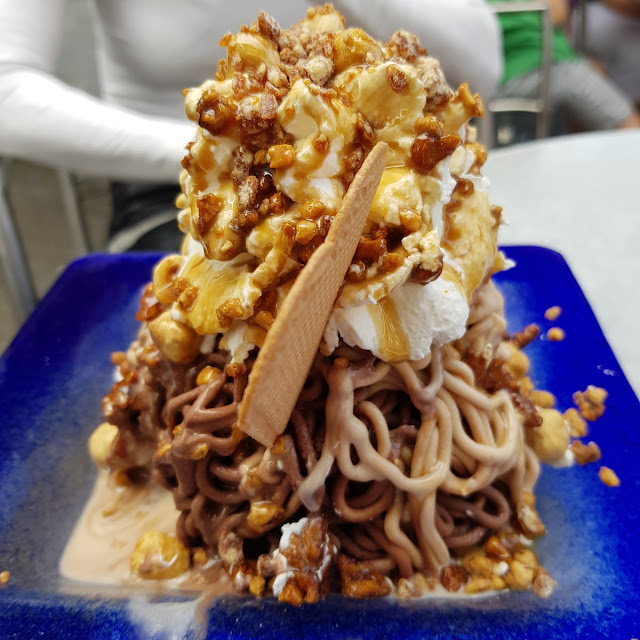 Großes Karamell Spaghetti