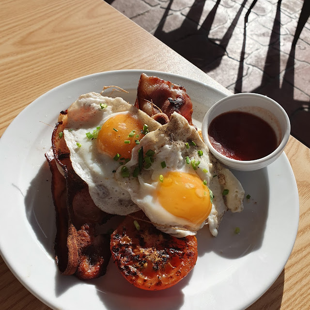 Bacon and Eggs on Toast with Grilled Tomato