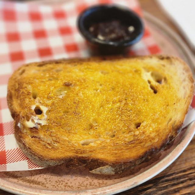 Rusty’S Classic Eggs on Toast V
