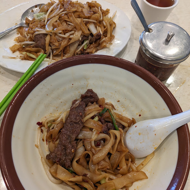 Beef Chow Fun w Soy Sauce Dry Style 干炒牛河
