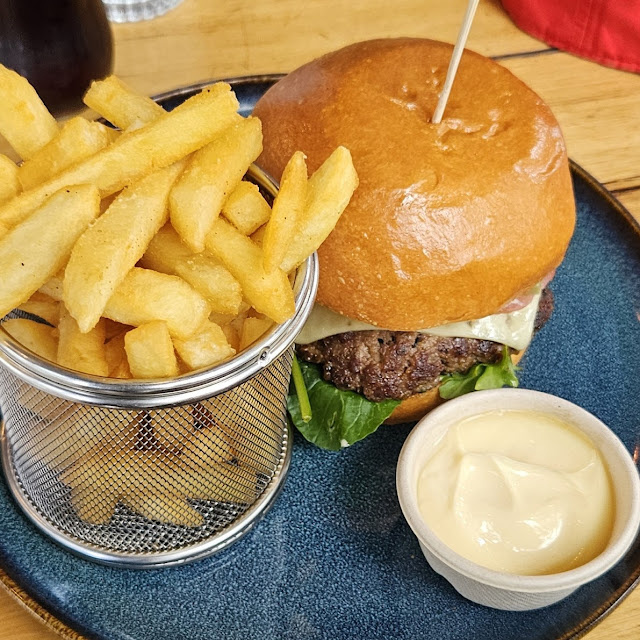 Cheeseburger and Fries