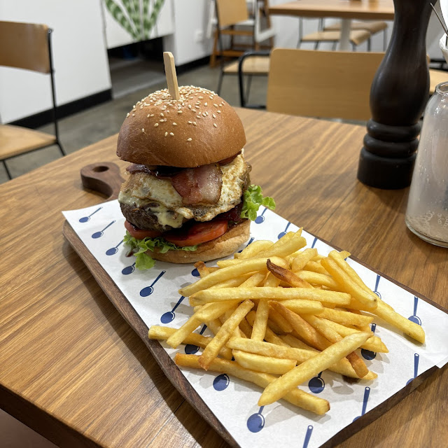 Aussie Classic Cheeseburger