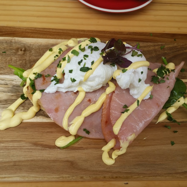 Eggs Benny