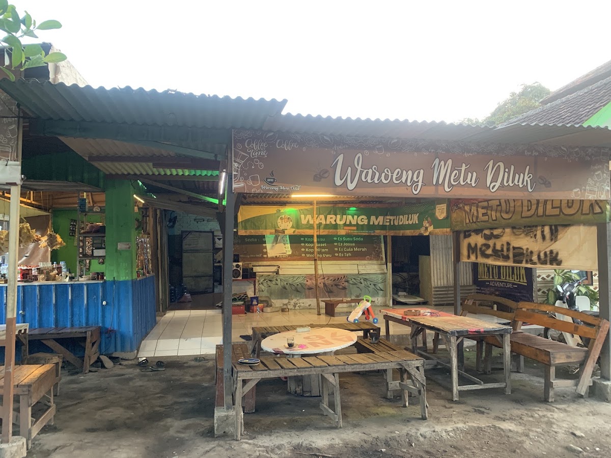 Warung metu diluk