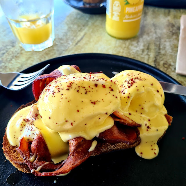 Eggs Benedict with Bacon
