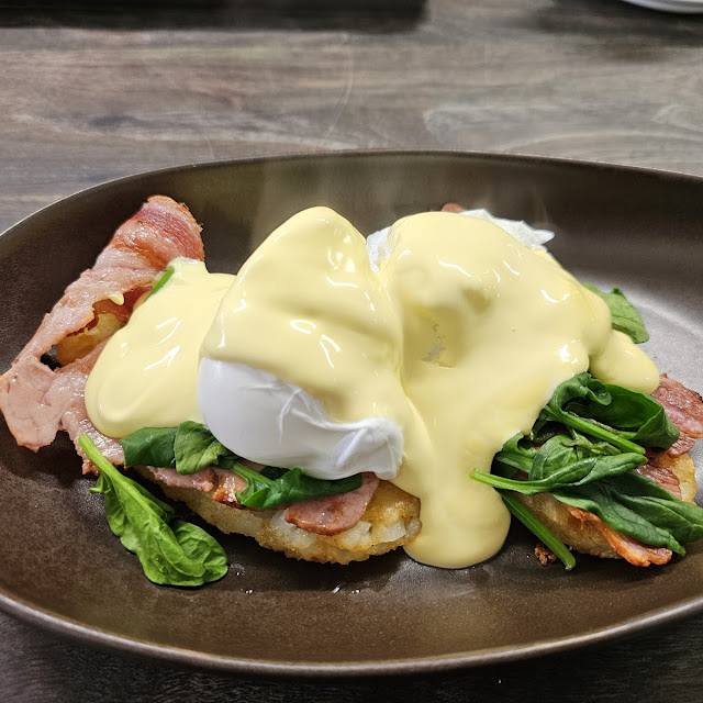 Eggs Benedict with Hash Brown