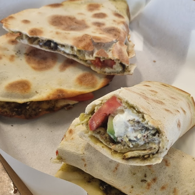 Zaatar with Labneh and Vegetable