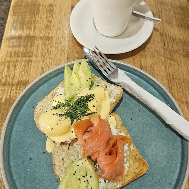 Salmon Benedict