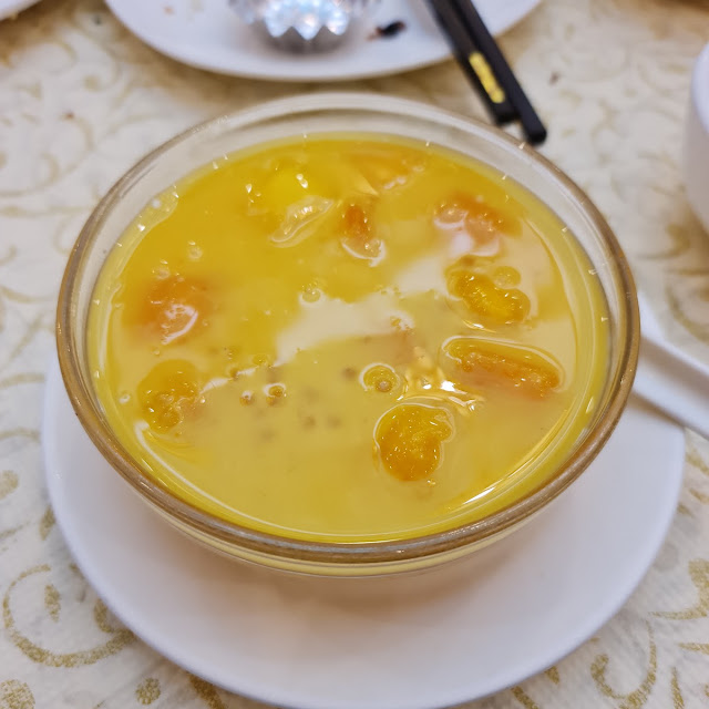 Mango Sago Dessert with Pomelo