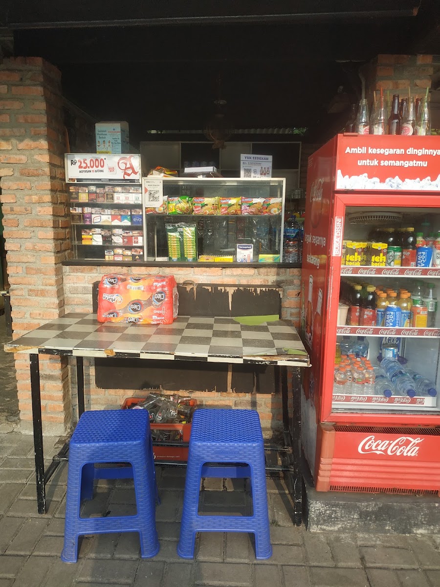 Warung Kopi Hitam Putih