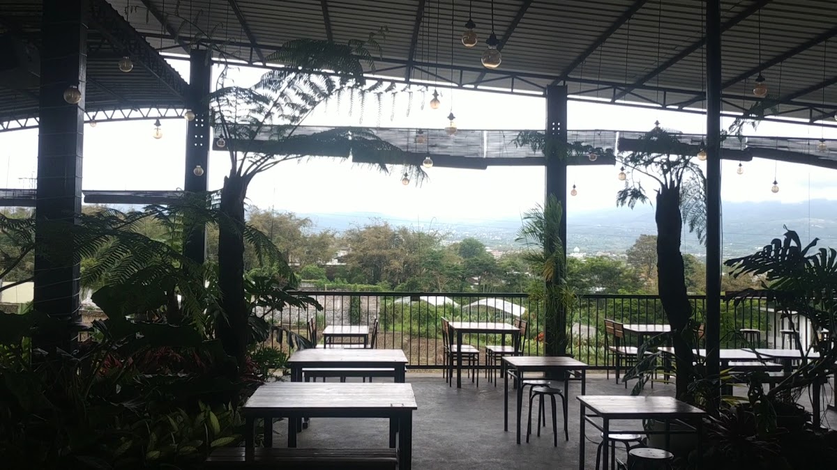 CAM Cafe and Resto