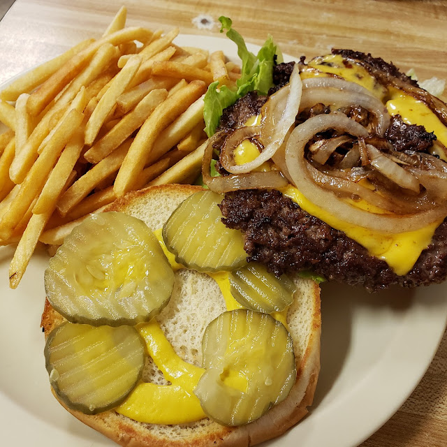 Cheeseburger with Grilled Onions