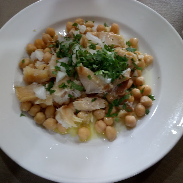 Garbanzos Con Bacalao