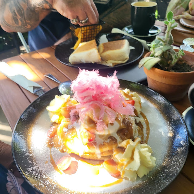 Fluffy Buttermilk Pancakes