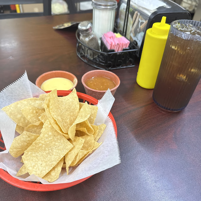 Chips Salsa Queso