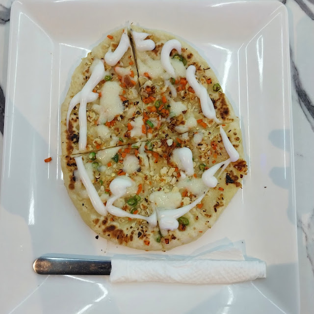 Naan Pizza