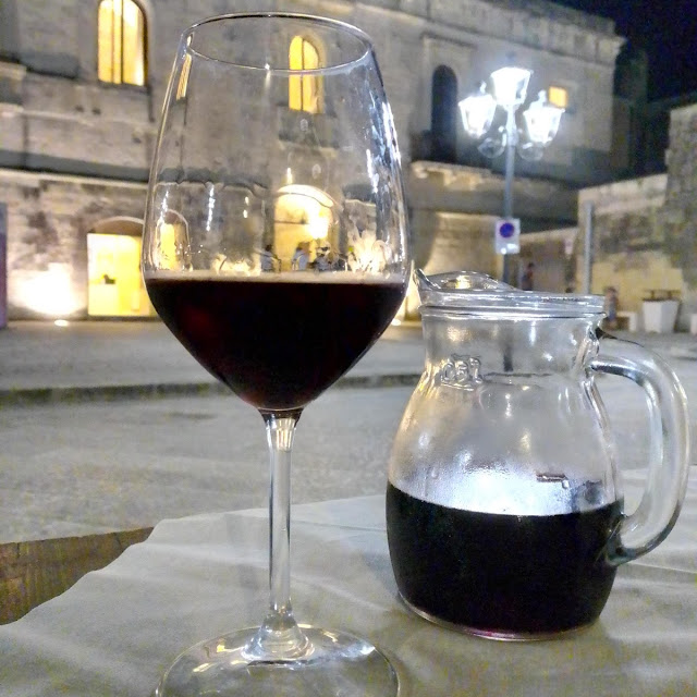 Vino Rosso Locale Con Panorama Suggestivo