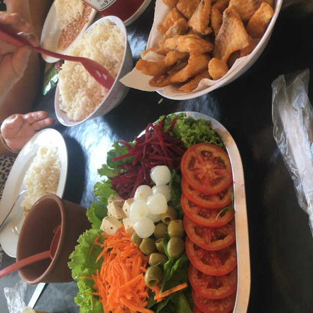 File de Tilapia E Uma Saladinha