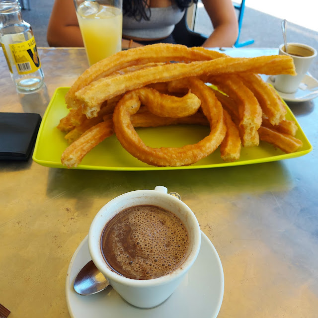 Churros Con Café Con Leche