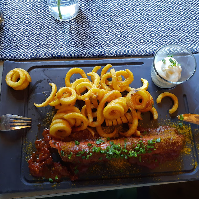Currywurst Mit Pommes Frites