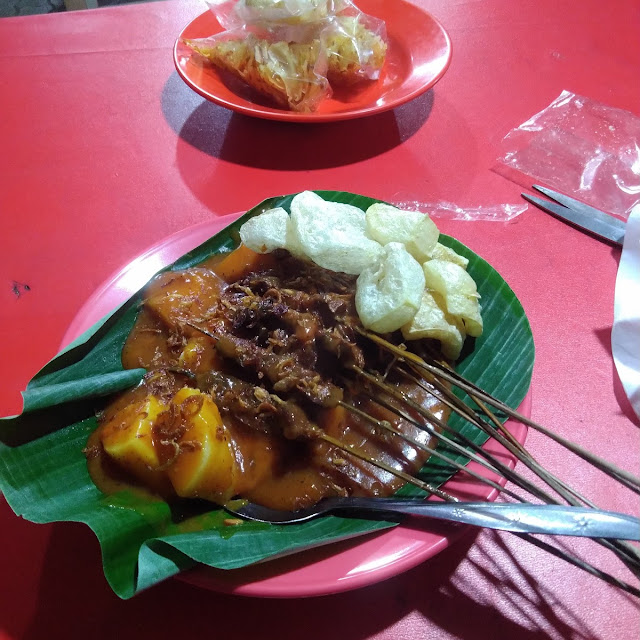 Sate Padang Kerupuk Kulit