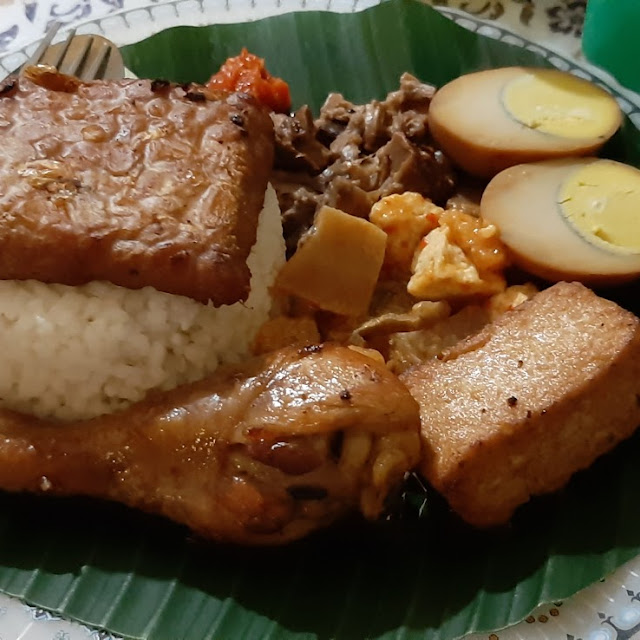Nasi Gudeg Campur