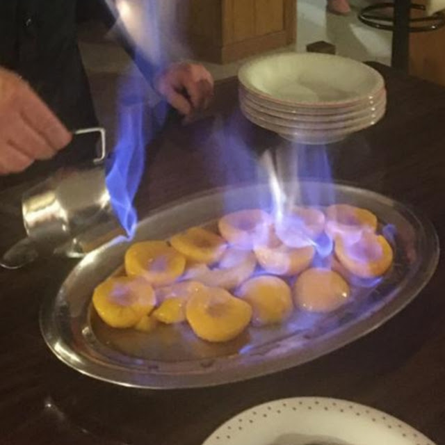 Pesche Flambè